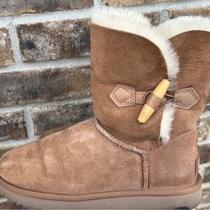 UGG Keely Shearling Lined Boots Size 6 Brown Fur Warm Winter EUC Fluffy SOFT